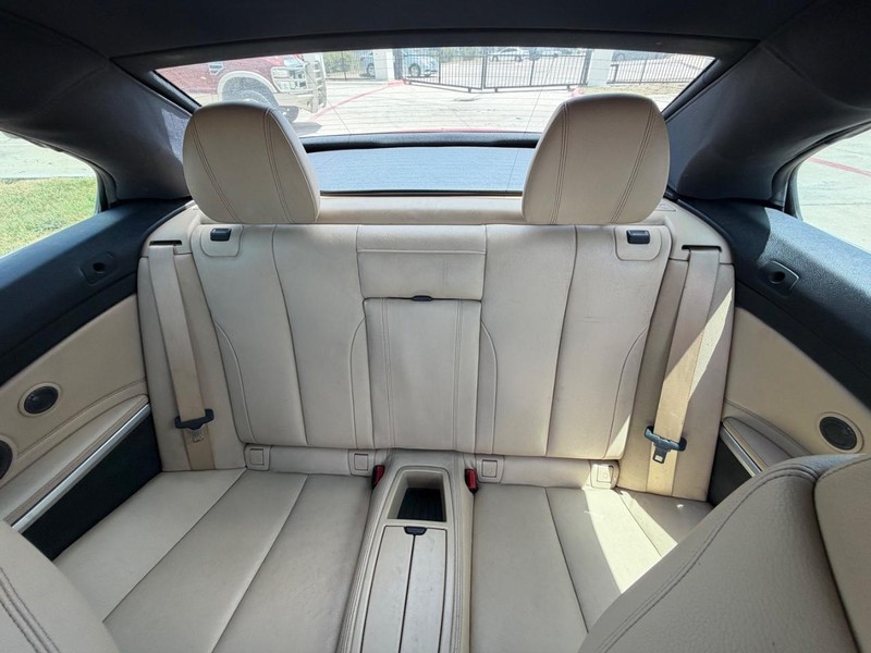 BMW 4 Series Vehicle Full-screen Gallery Image 13