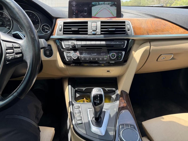 BMW 4 Series Vehicle Full-screen Gallery Image 16