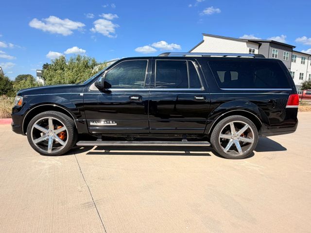 Lincoln Navigator L Vehicle Full-screen Gallery Image 03