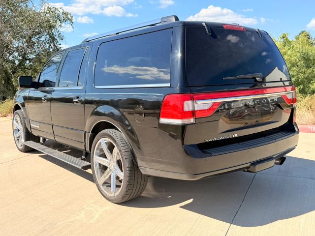 Lincoln Navigator L Vehicle Full-screen Gallery Image 04