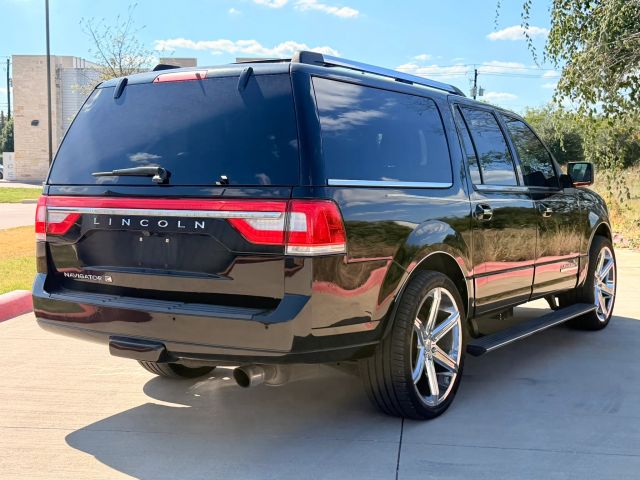 Lincoln Navigator L Vehicle Full-screen Gallery Image 06