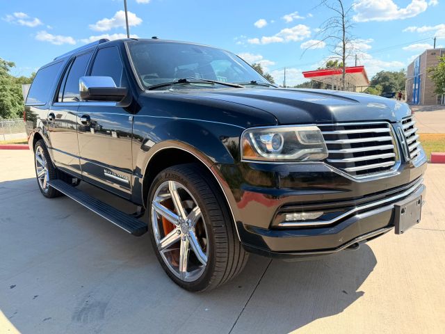 Lincoln Navigator L Vehicle Full-screen Gallery Image 08