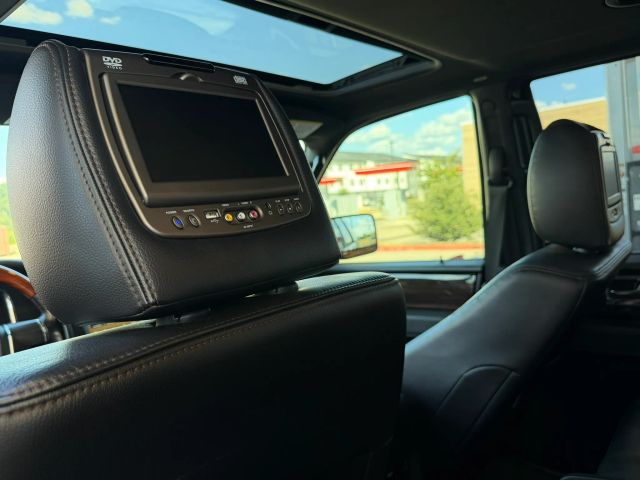 Lincoln Navigator L Vehicle Full-screen Gallery Image 14