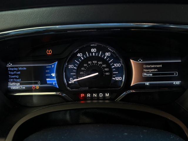 Lincoln Navigator L Vehicle Full-screen Gallery Image 19