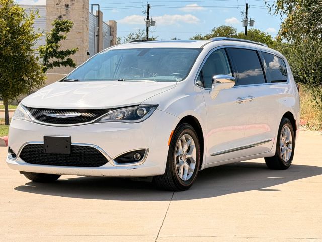 Chrysler Pacifica Vehicle Full-screen Gallery Image 02