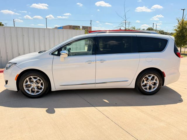 Chrysler Pacifica Vehicle Full-screen Gallery Image 03