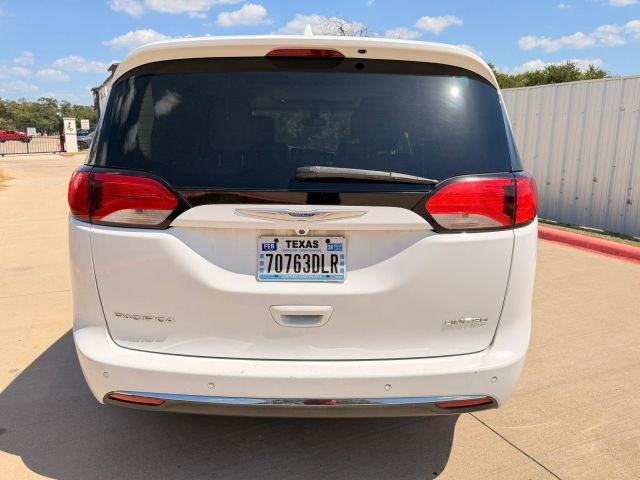 Chrysler Pacifica Vehicle Full-screen Gallery Image 05