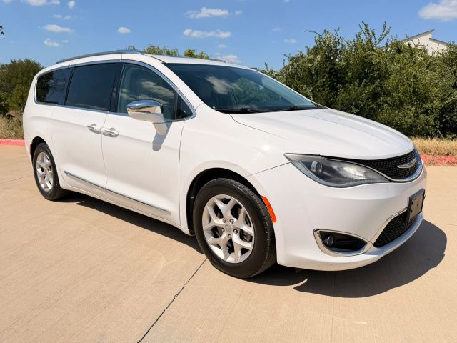 Chrysler Pacifica Vehicle Full-screen Gallery Image 08