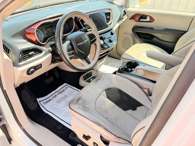 Chrysler Pacifica Vehicle Full-screen Gallery Image 10