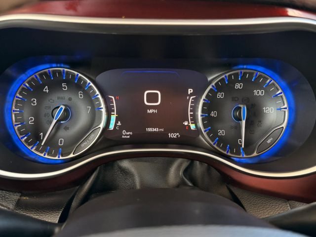 Chrysler Pacifica Vehicle Full-screen Gallery Image 15