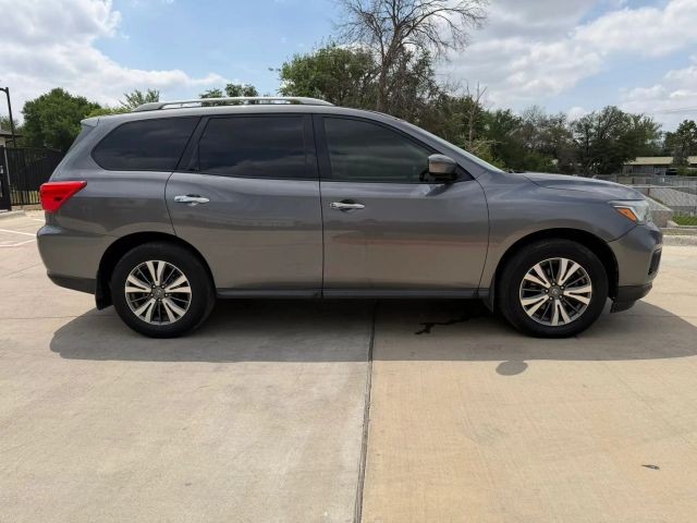 Nissan Pathfinder Vehicle Full-screen Gallery Image 07