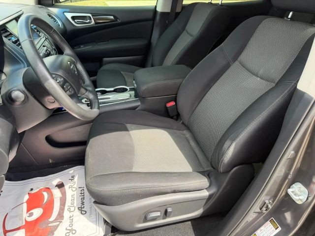 Nissan Pathfinder Vehicle Full-screen Gallery Image 12