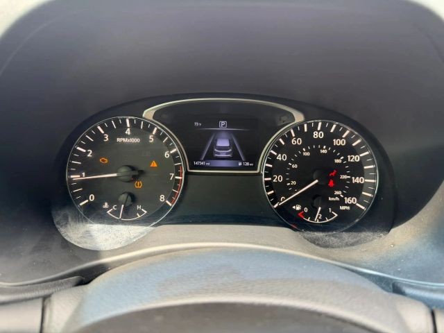 Nissan Pathfinder Vehicle Full-screen Gallery Image 13