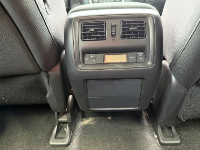 Nissan Pathfinder Vehicle Full-screen Gallery Image 19
