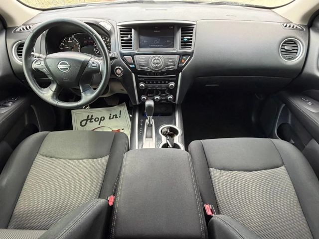 Nissan Pathfinder Vehicle Full-screen Gallery Image 20