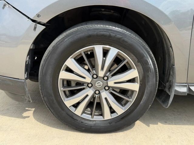 Nissan Pathfinder Vehicle Full-screen Gallery Image 22
