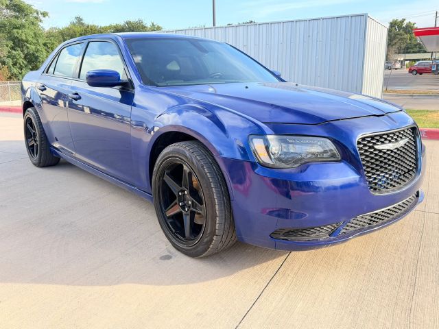 Chrysler 300 Vehicle Full-screen Gallery Image 08