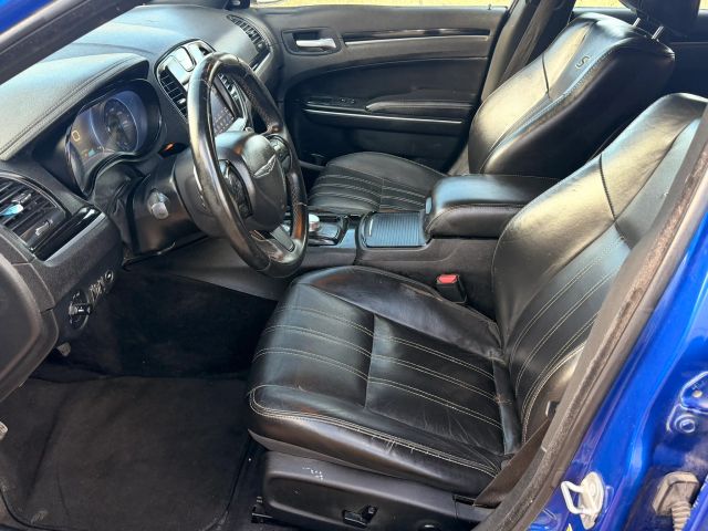 Chrysler 300 Vehicle Full-screen Gallery Image 11