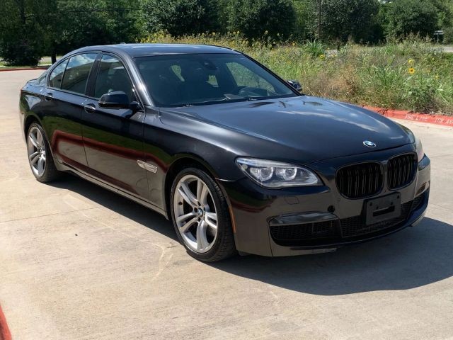 BMW 7 Series Vehicle Full-screen Gallery Image 07