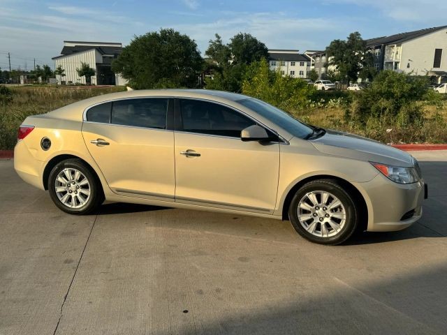 Buick LaCrosse Vehicle Full-screen Gallery Image 06