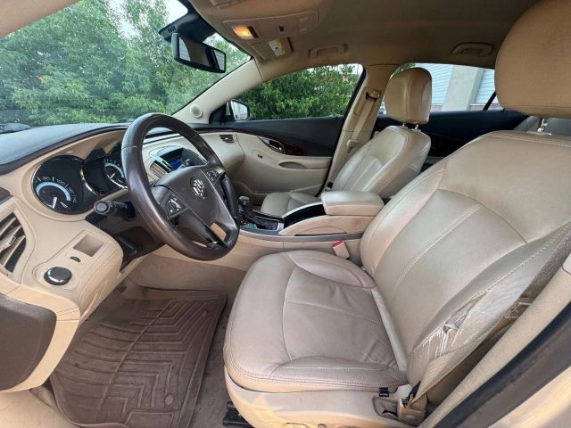 Buick LaCrosse Vehicle Full-screen Gallery Image 10