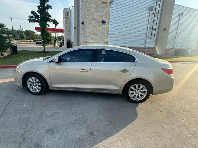 Buick LaCrosse Vehicle Full-screen Gallery Image 11