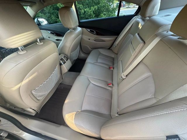 Buick LaCrosse Vehicle Full-screen Gallery Image 15