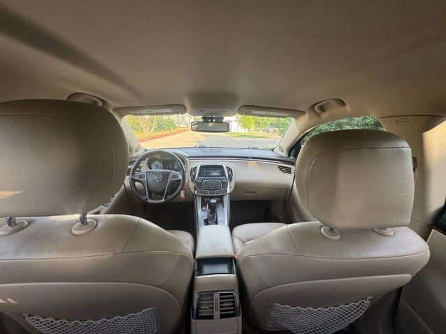 Buick LaCrosse Vehicle Full-screen Gallery Image 17