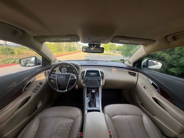 Buick LaCrosse Vehicle Full-screen Gallery Image 18