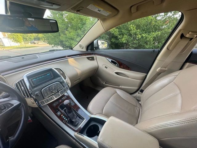 Buick LaCrosse Vehicle Full-screen Gallery Image 19