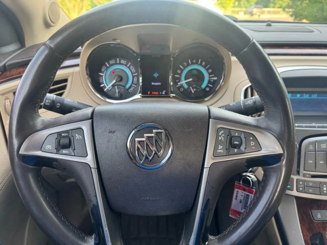 Buick LaCrosse Vehicle Full-screen Gallery Image 21