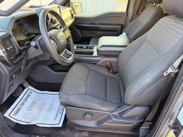 Ford F-150 Vehicle Full-screen Gallery Image 12