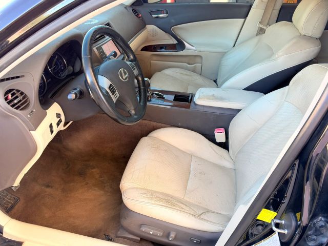 Lexus IS 250 Vehicle Full-screen Gallery Image 11