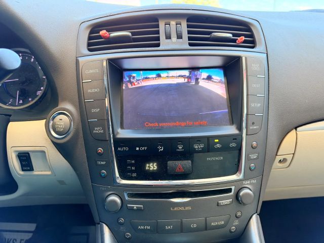 Lexus IS 250 Vehicle Full-screen Gallery Image 16
