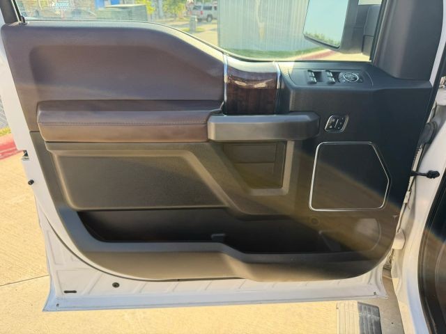 Ford F-150 Vehicle Full-screen Gallery Image 10