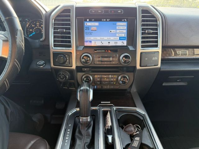 Ford F-150 Vehicle Full-screen Gallery Image 14