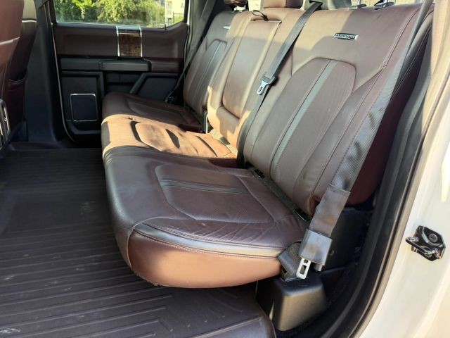 Ford F-150 Vehicle Full-screen Gallery Image 18