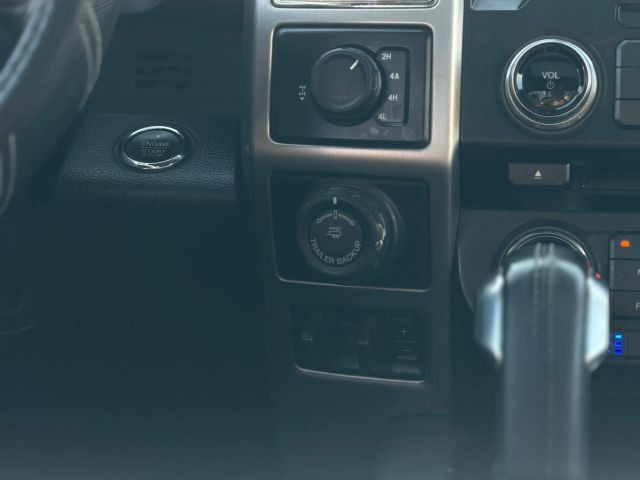 Ford F-150 Vehicle Full-screen Gallery Image 21
