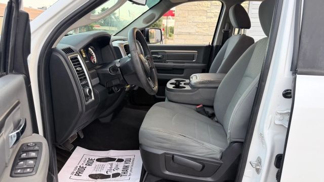 Ram 1500 Vehicle Full-screen Gallery Image 05