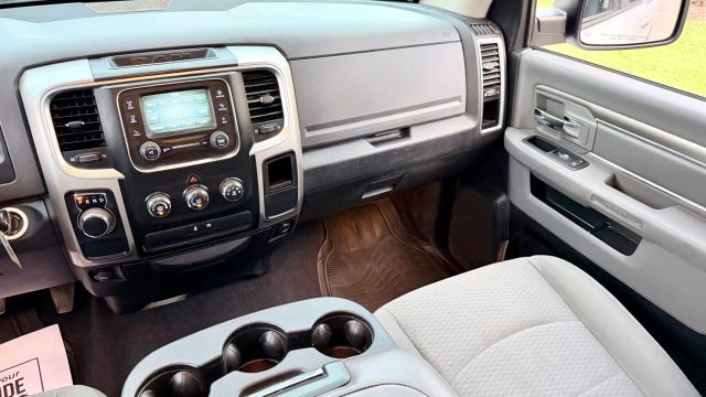 Ram 1500 Vehicle Full-screen Gallery Image 08