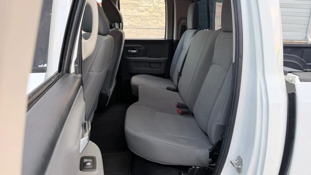 Ram 1500 Vehicle Full-screen Gallery Image 09