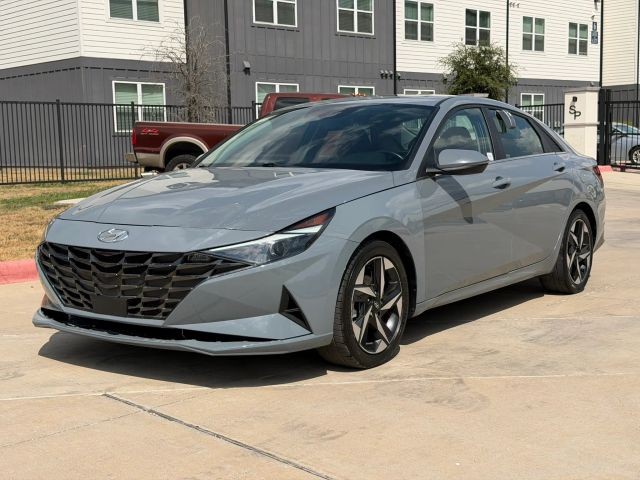 Hyundai Elantra Vehicle Full-screen Gallery Image 02