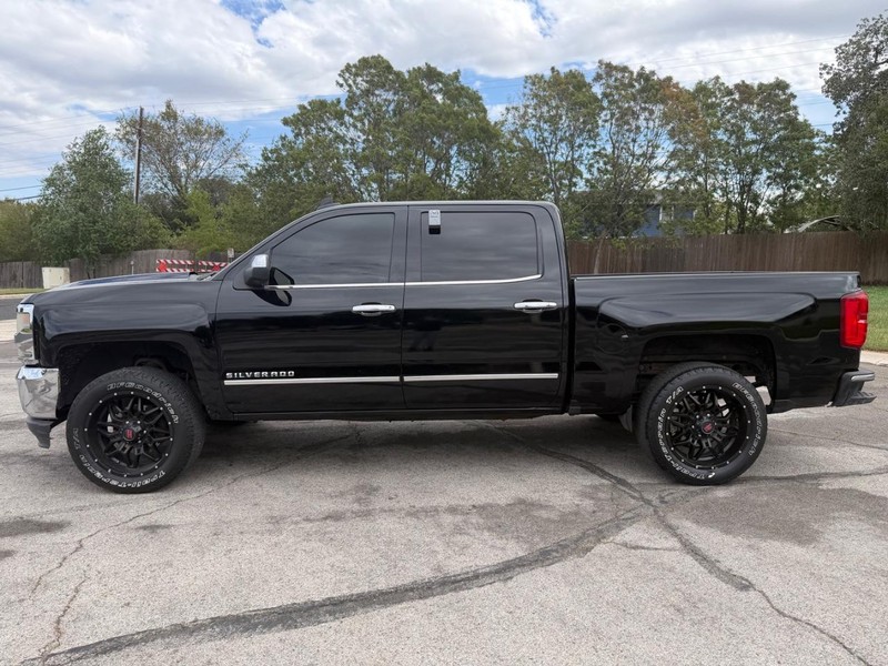 Chevrolet Silverado 1500 Vehicle Full-screen Gallery Image 03