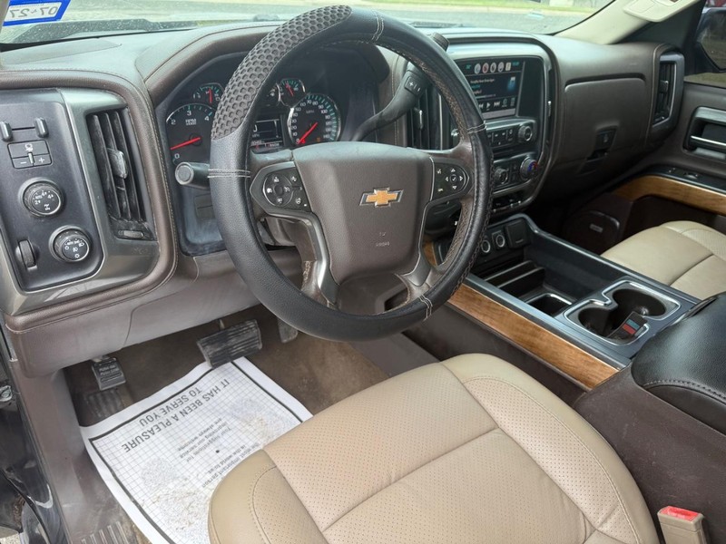 Chevrolet Silverado 1500 Vehicle Full-screen Gallery Image 11