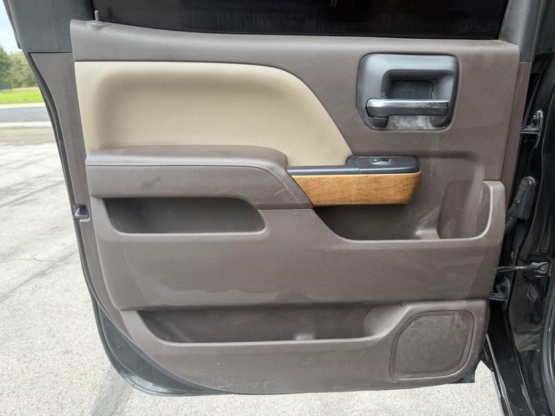 Chevrolet Silverado 1500 Vehicle Full-screen Gallery Image 16