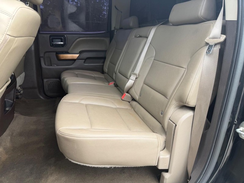 Chevrolet Silverado 1500 Vehicle Full-screen Gallery Image 18