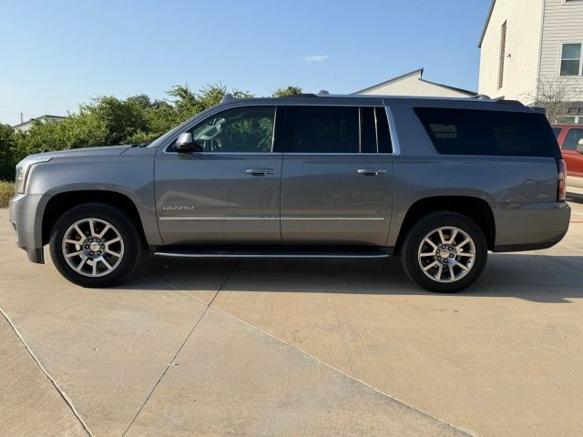 GMC Yukon XL Vehicle Full-screen Gallery Image 03