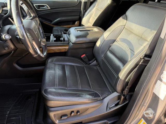 GMC Yukon XL Vehicle Full-screen Gallery Image 12