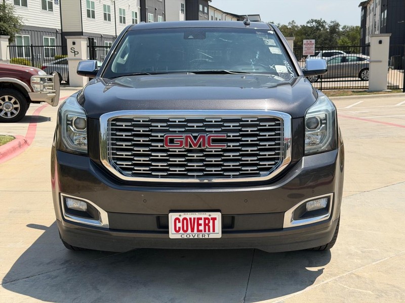 GMC Yukon Vehicle Full-screen Gallery Image 25