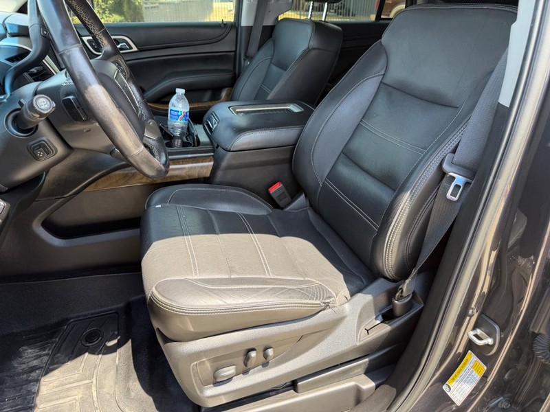 GMC Yukon Vehicle Full-screen Gallery Image 28